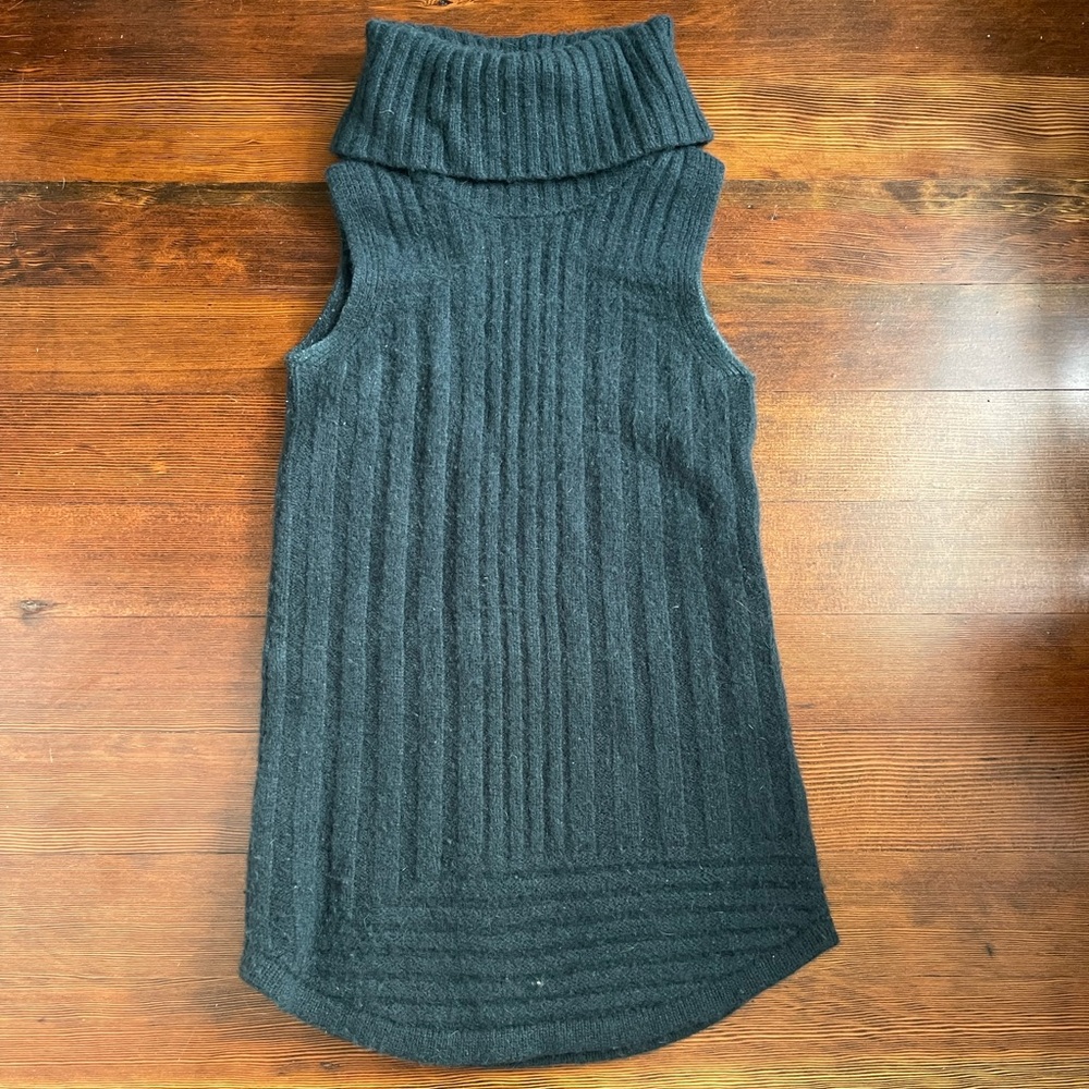 Dark green wool and yak sleeveless turtleneck
